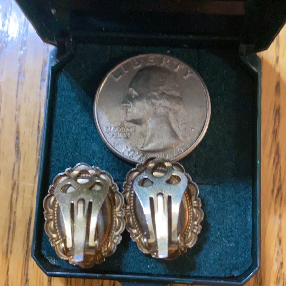 Cameo earrings - Picture 2 of 2